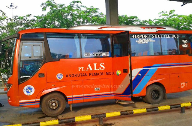 Bus ALS di Bandara Kualanamo