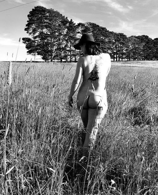 The naked farmer/el granjero desnudo: naturaleza, belleza, trabajo y relajo...