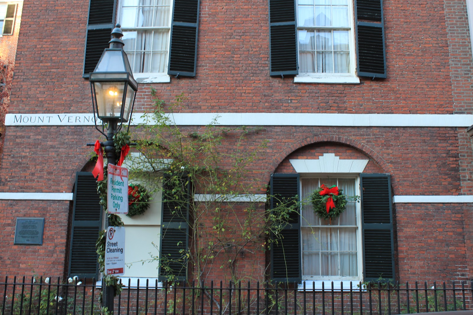 A Lady in Boston : Finding Christmas Atop Beacon Hill