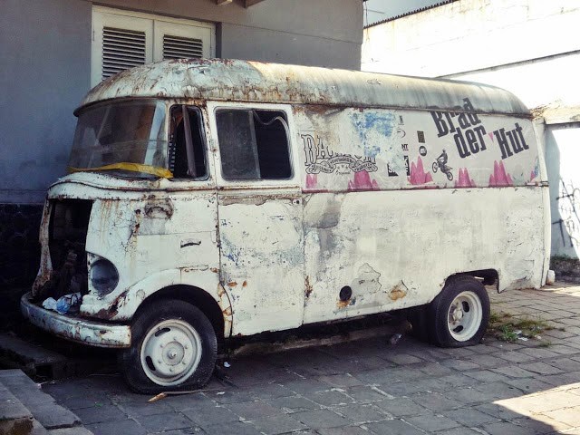 Mobil ambulans di Jalan Bahureksa, Bandung