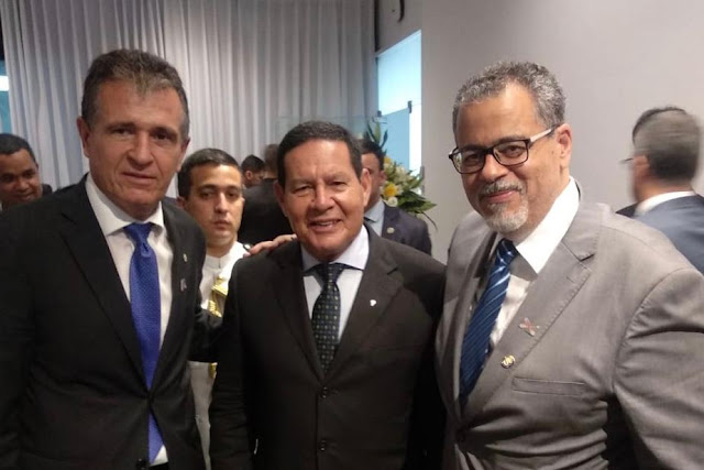 Prefeito de Jacobina, Luciano da Locar participa de palestra com Mourão sobre economia