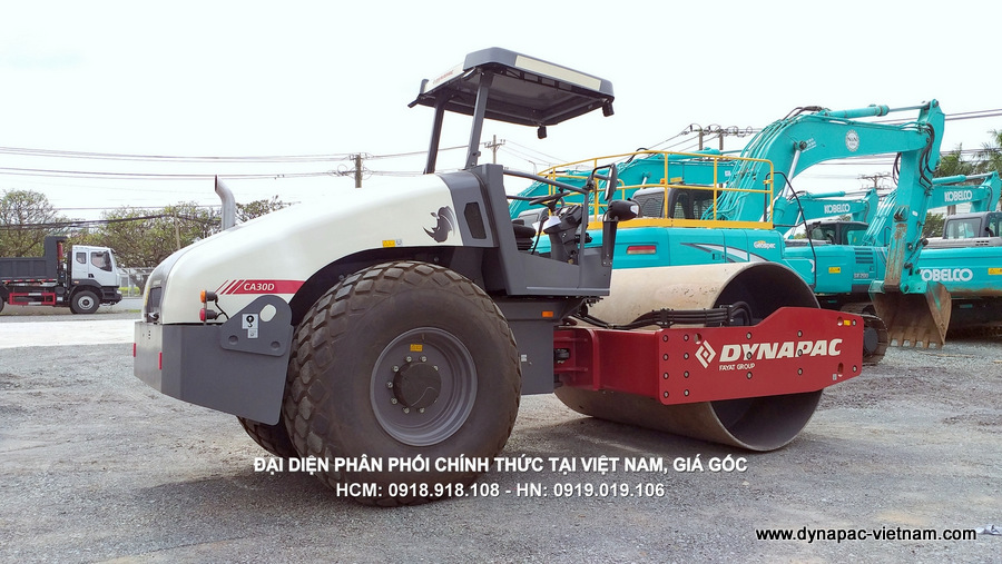 Lu rung 1 bánh thép Dynapac CA30D ( loại trống trơn, 2 cầu )