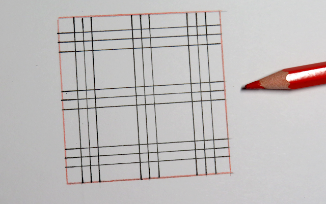 Contorno del cuadrado repasado con lápiz rojo