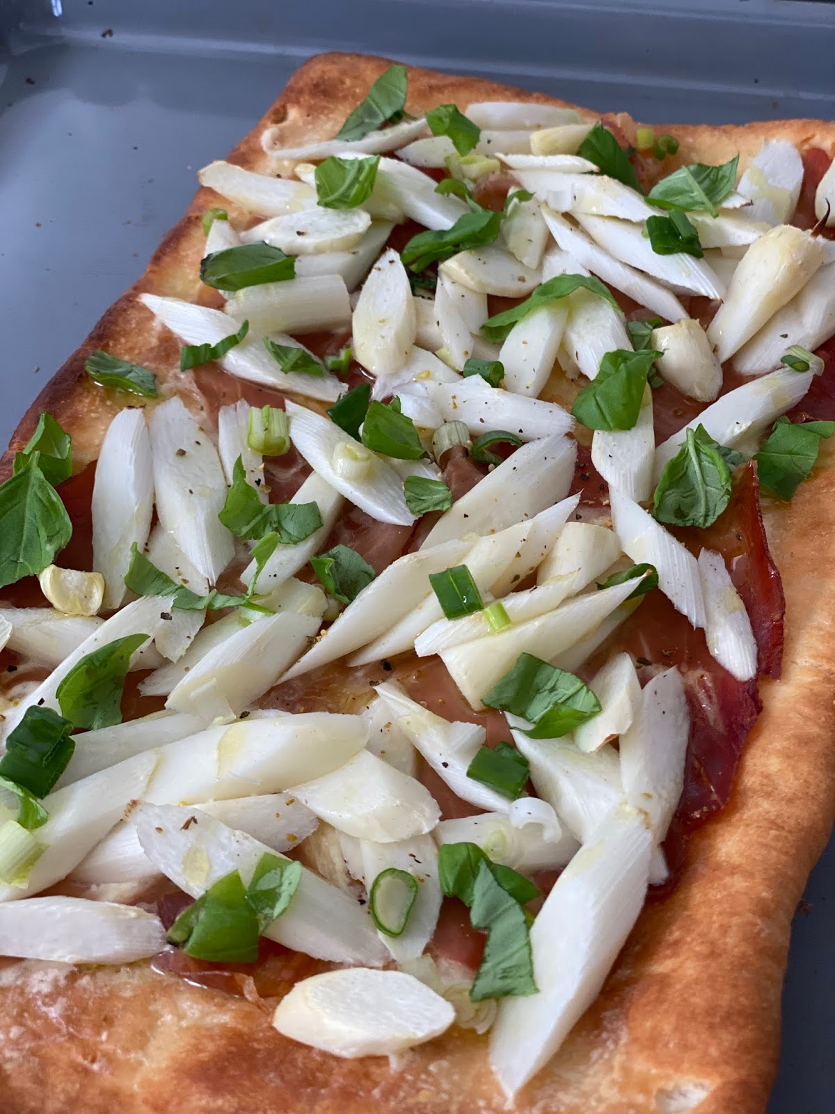 Pizza mit Schinken und Spargel • Katis Rezeptgeschichten