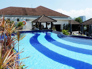 Kolam renang Arion Swiss Belhotel