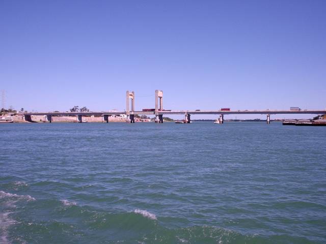 Ponte Presidente Dutra e o rio São Francisco