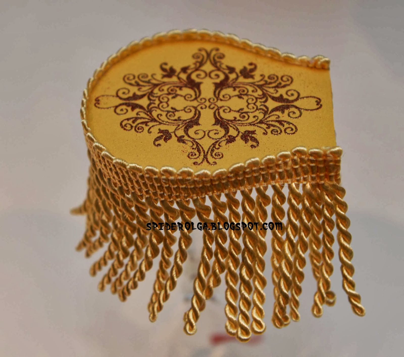 гусарских эполет сыплешь крупу