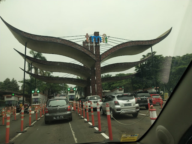Ngukur Pintu Garasi Besi Sambil Jalan-Jalan Ngukur Pintu Garasi Besi Sambil Jalan-Jalan