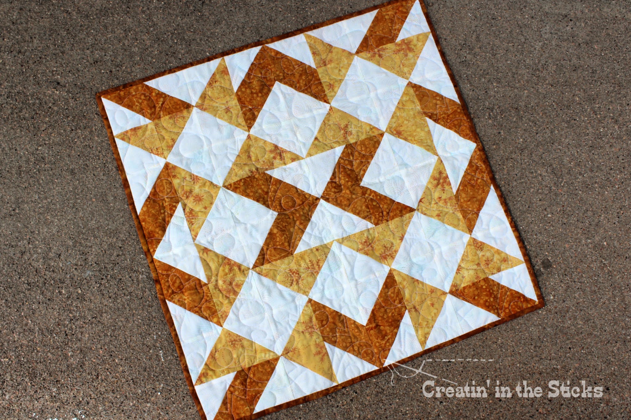 Creatin' in the Sticks Christmas in July Sparkling Gold Table Mat