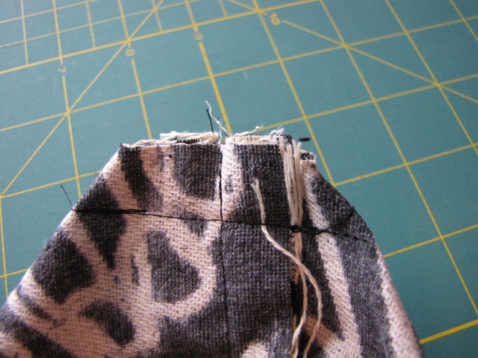 Gusseted Zipper Pouch Tutorial & Pattern