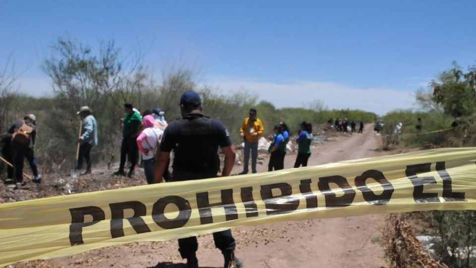 VIDEO - Asesinos crean cementerio clandestino en Sinaloa; dejan 12 ...