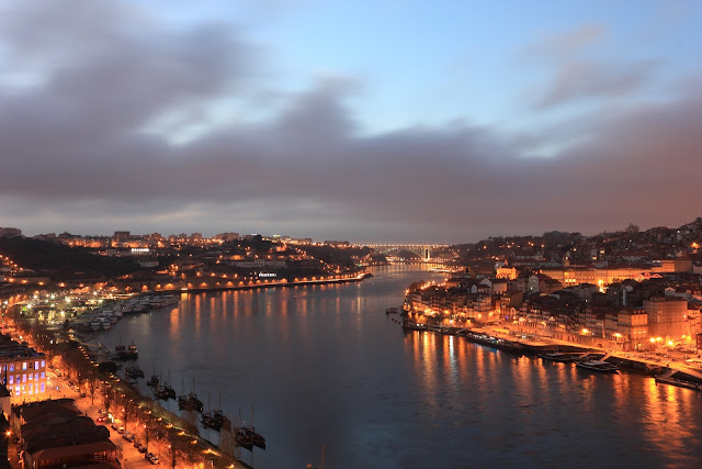 Planujesz weekend w Porto i szukasz pomysłów na zwiedzanie? Porto jest idealnym miejscem na weekendowe zwiedzanie. Co zobaczyć? Gdzie warto pójść? Co zjeść? Sprawdź!