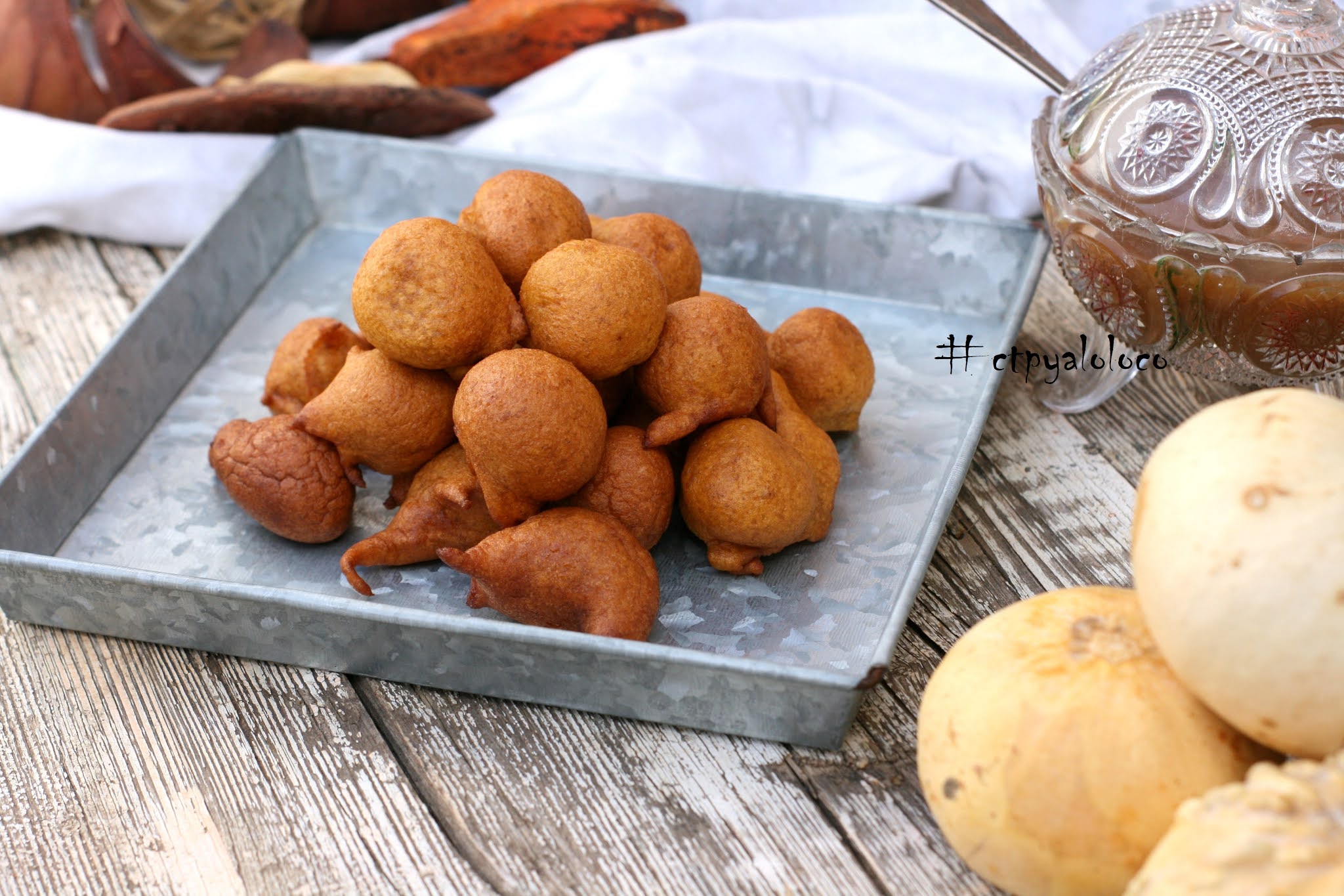 Buñuelos de calabaza con salsa de caramelo