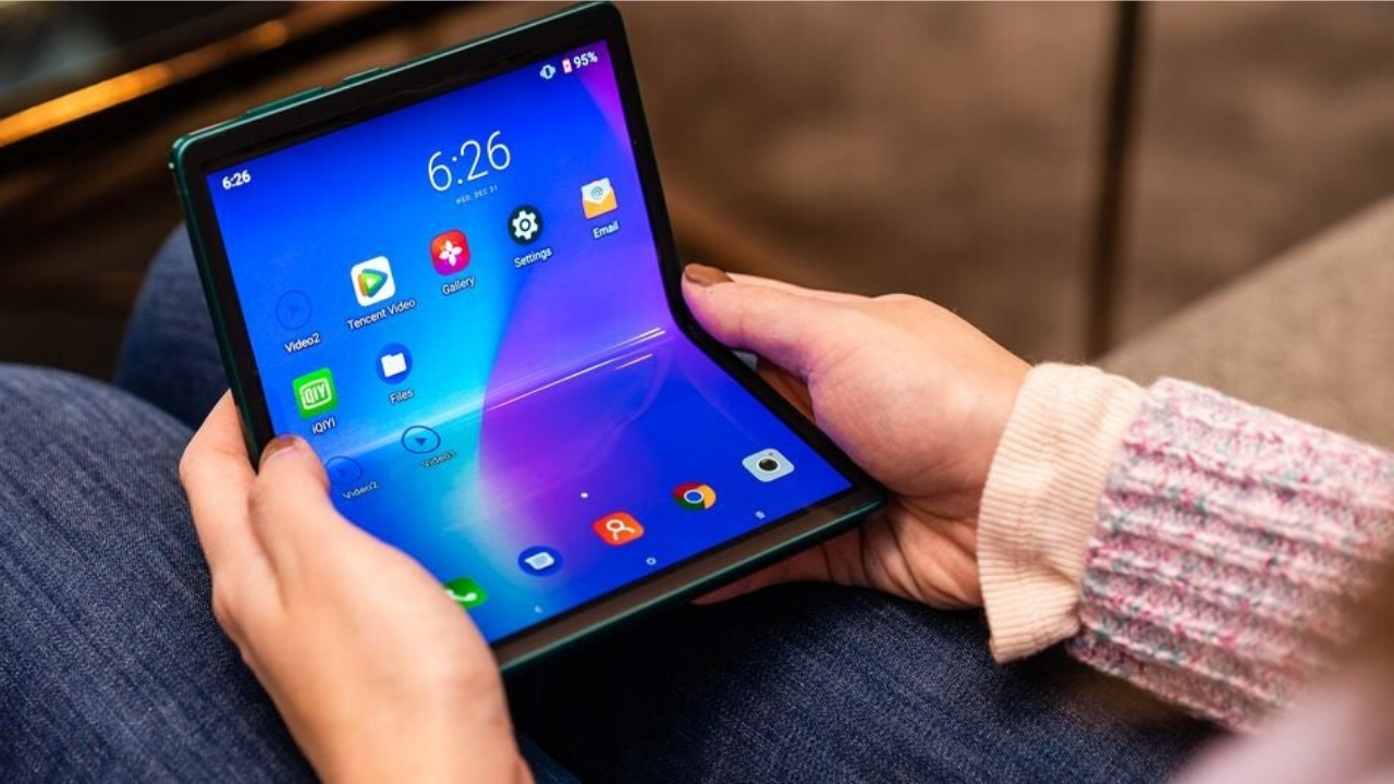 TCL Foldable Phone with 7.2 “ Display Unveiled at CES 2020