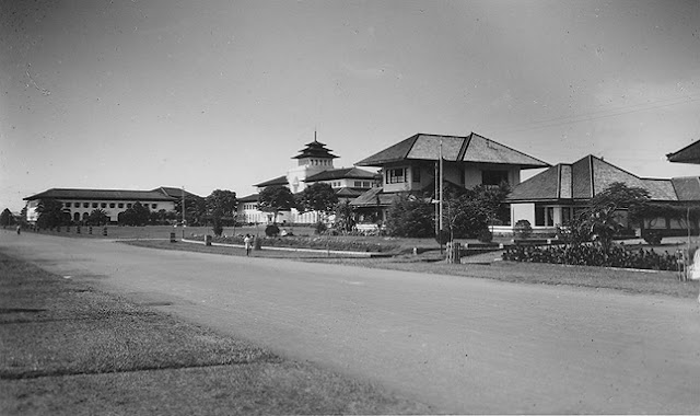 Foto-Foto Dan Sejarah Gedung Sate Tempo Dulu 