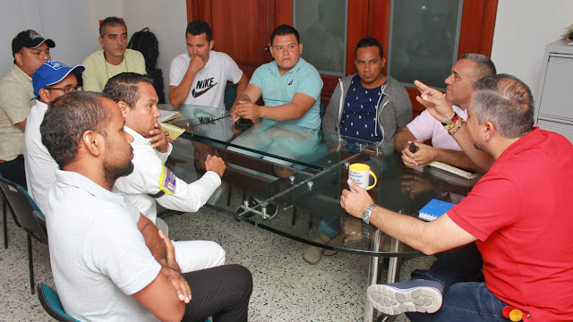 Alcalde Dasuki se reunió con representantes de motocarristas y mototaxistas de Maicao