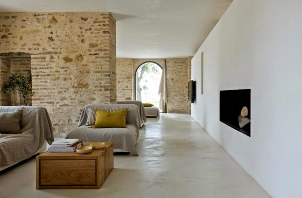 Eıne 300-year-old Italian farm with minimalist interiors