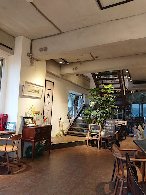【野柳貓咪咖啡廳】海景咖啡廳——一粒沙咖啡館 Elisa cafe｜甜點、披薩、Wi-Fi（文內有菜單）　店內環境