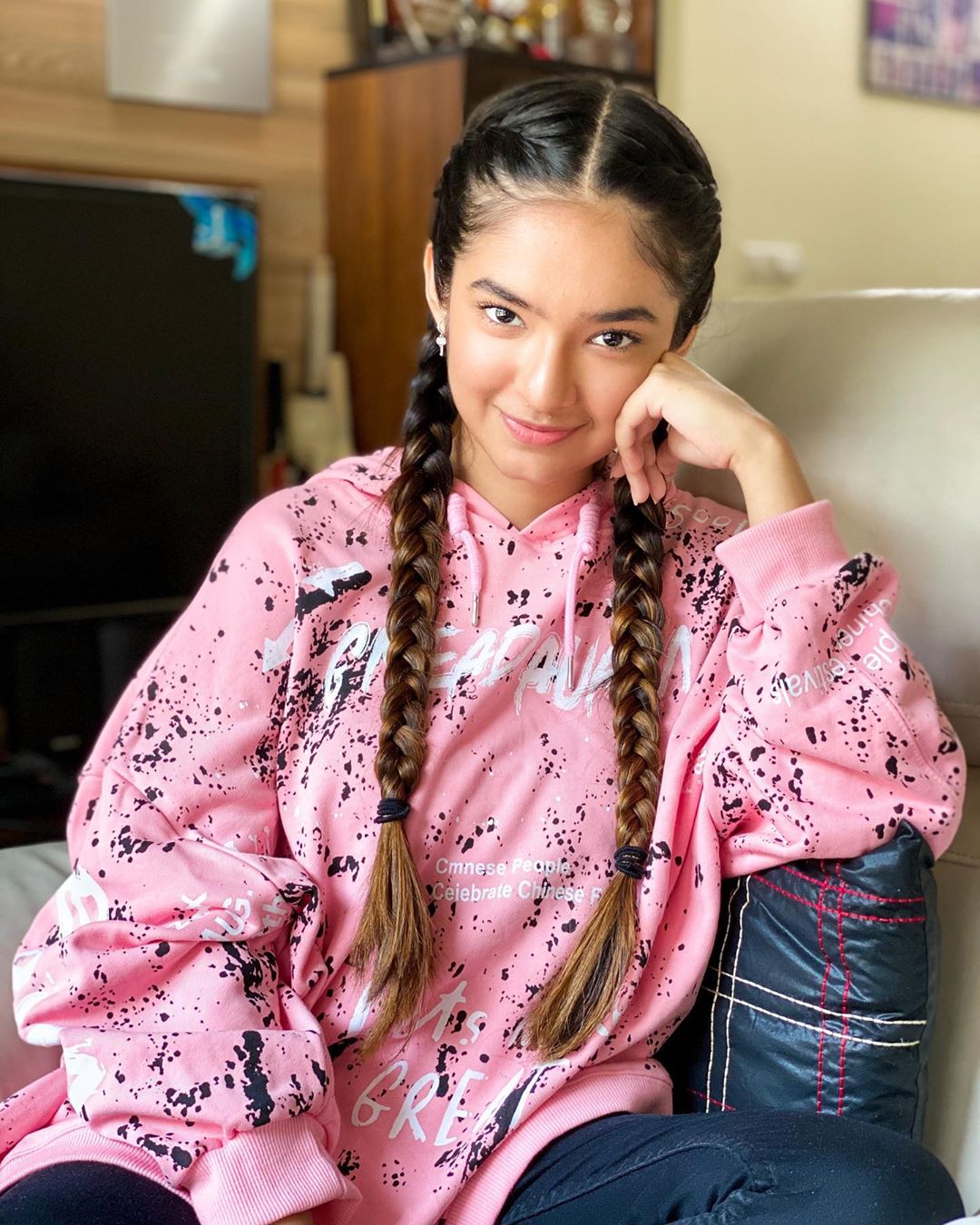 Anushka Sen beautiful photos Hot and Sexy Looking
