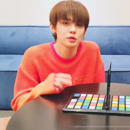 Sederet Idol Ini Disebut Miliki “Angular Shoulder” yang Buat Netizen Terpesona, Siapa Saja? 5 download%2B%25289%2529