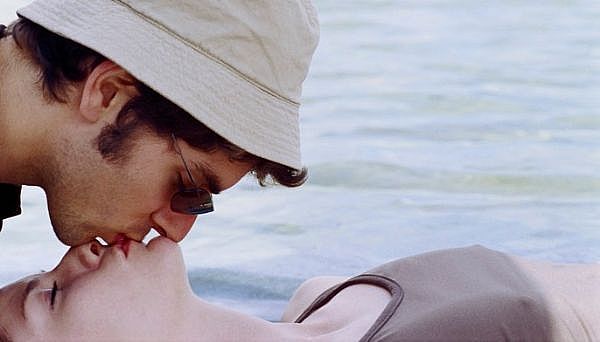 Hershey Kiss Pretzels with M&Ms Recipe: Sweet & Salty Love Bites