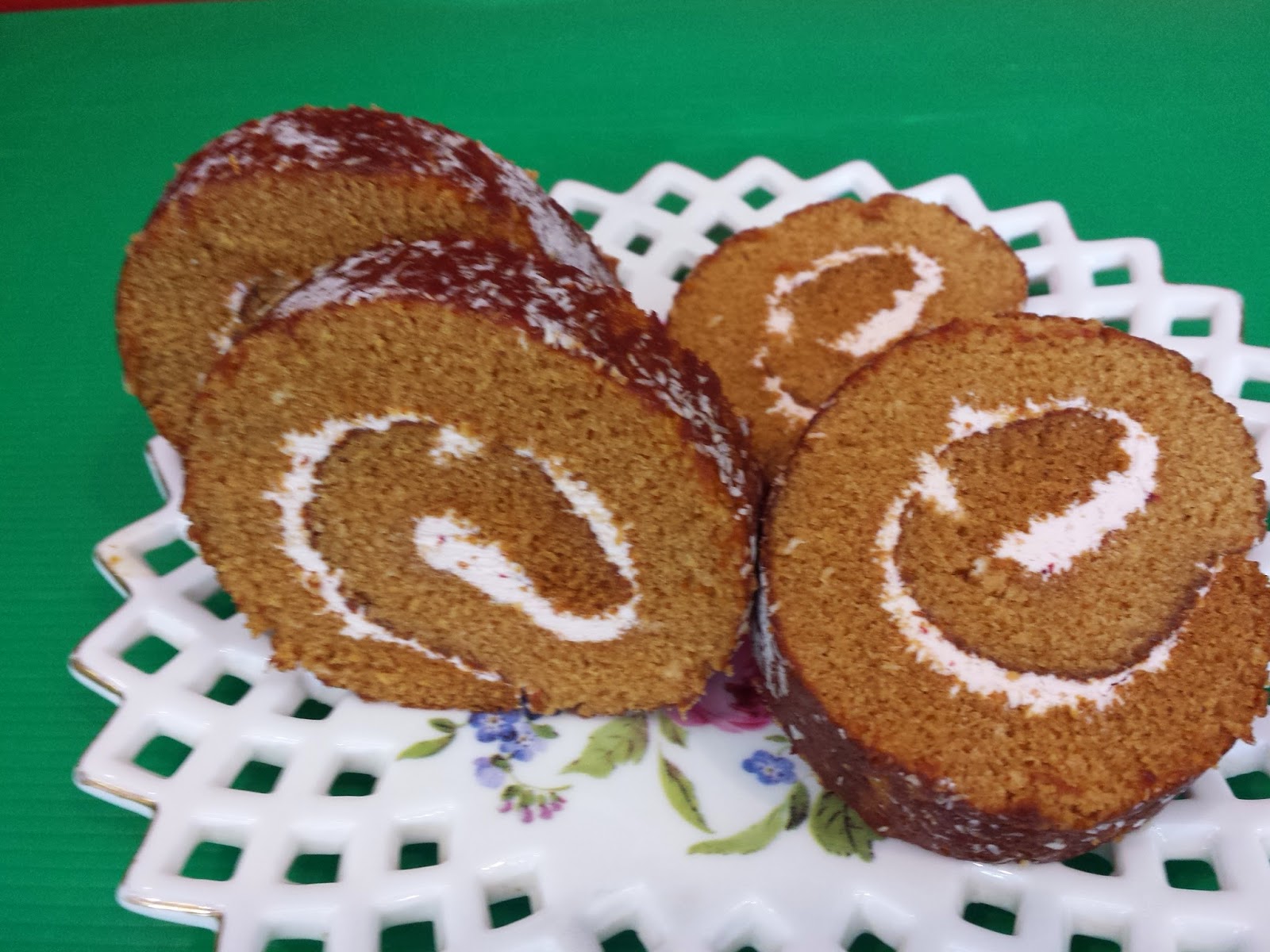 Yochana's Cake Delight! Honey Swiss Roll