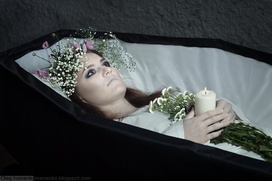 Похоронила подругу. Похороны Юлии Космачевой.