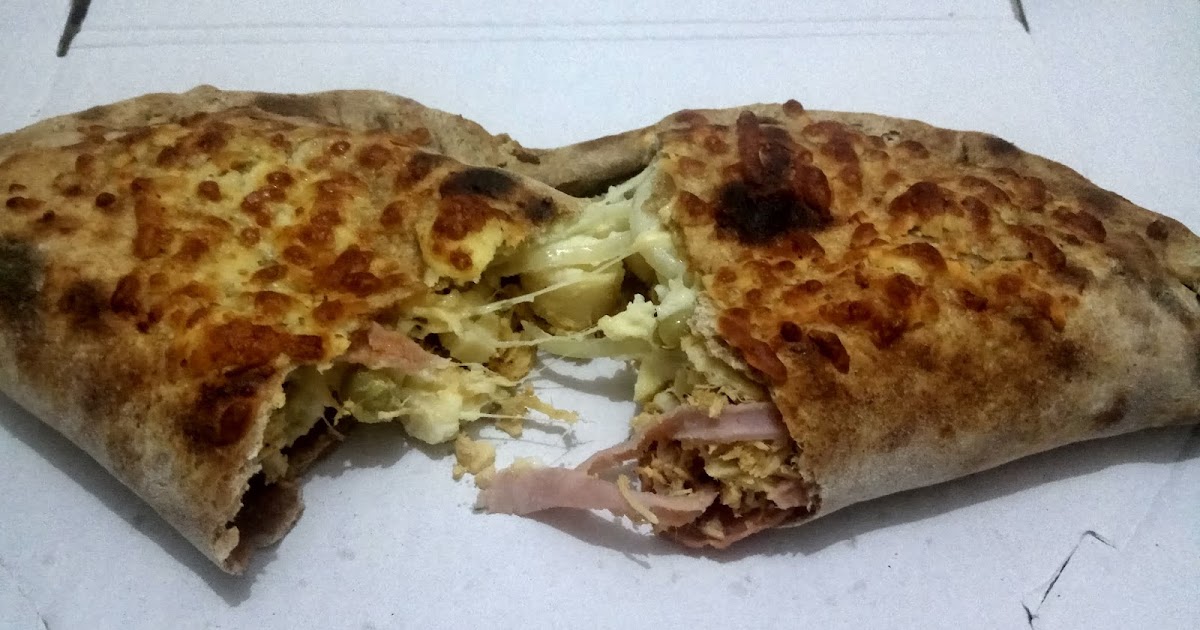Um calzone muito bom, e que mistura bem tudo o que se propõe, com ...