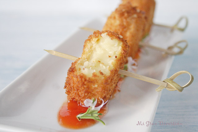  Mini-Babybel rebozado con mermelada de tomate