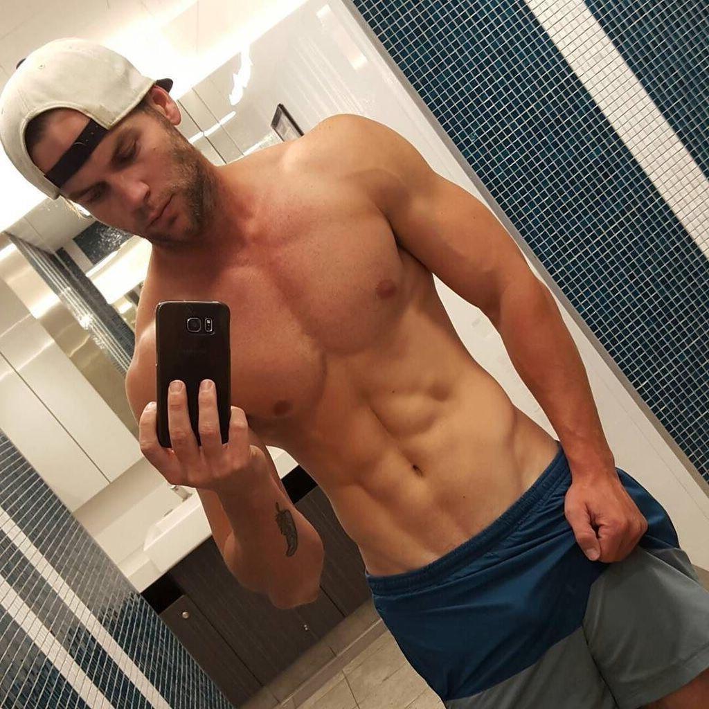 shirtless-fit-bad-boy-body-selfie-vline-pecs-abs-manly-young-hunk