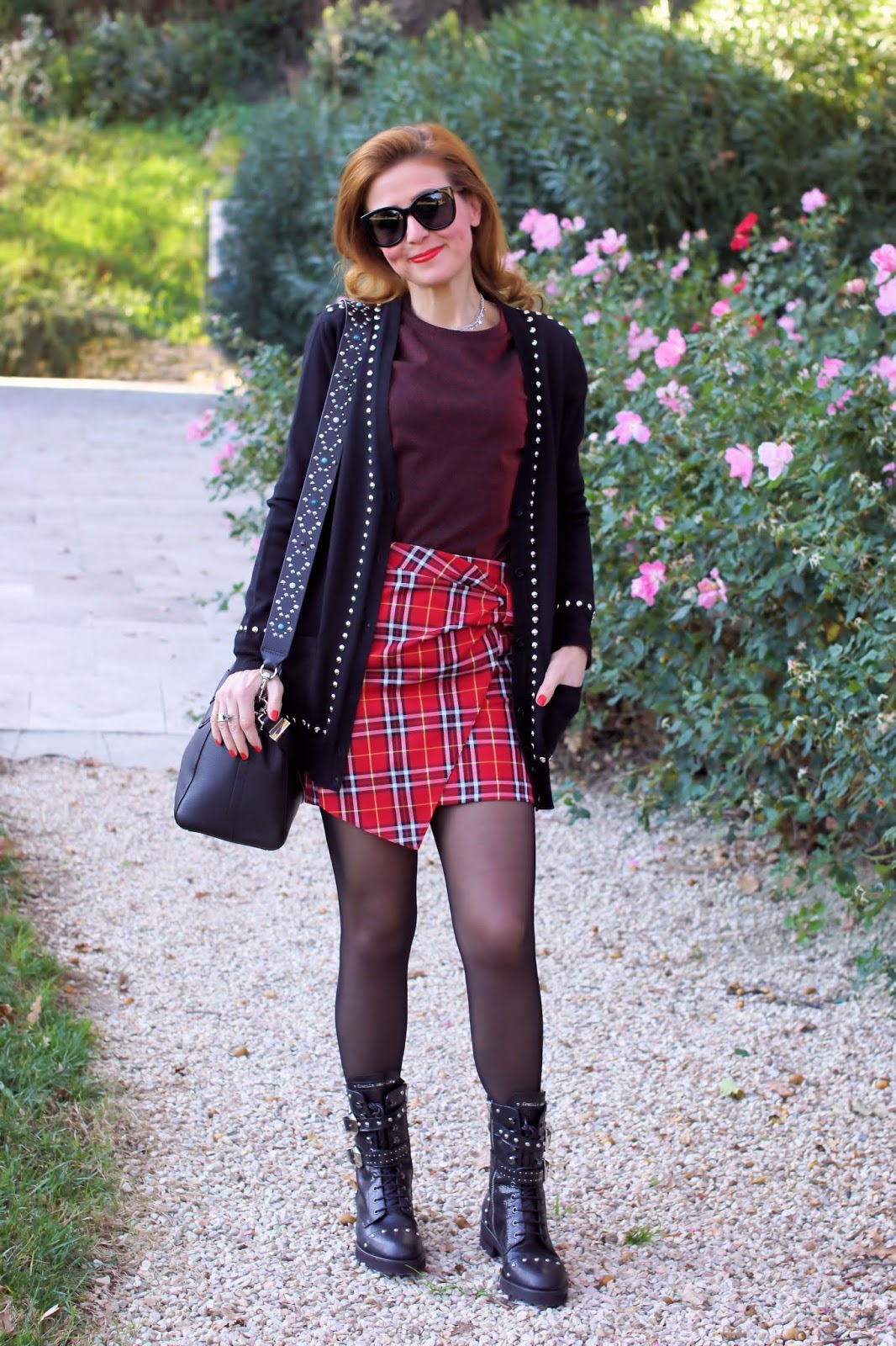 Mini skirt, puffy sleeves top and combat boots on Fashion and Cookies fashion blog, fashion blogger style