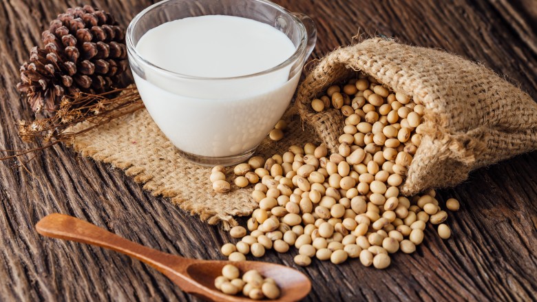 Badem Sütü ve Soya Sütü Hangisi Daha Sağlıklı ve Faydalı? Hayatı