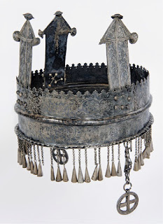 Priest's headdress from Ethiopia Brass ‘treasure box’ from Ghana decorated with animals, people and geometric patterns