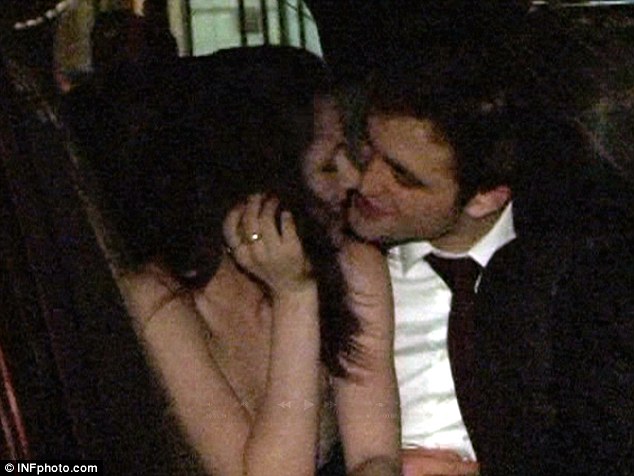 robert pattinson twilight kiss. Twilight#39;s Robert Pattinson