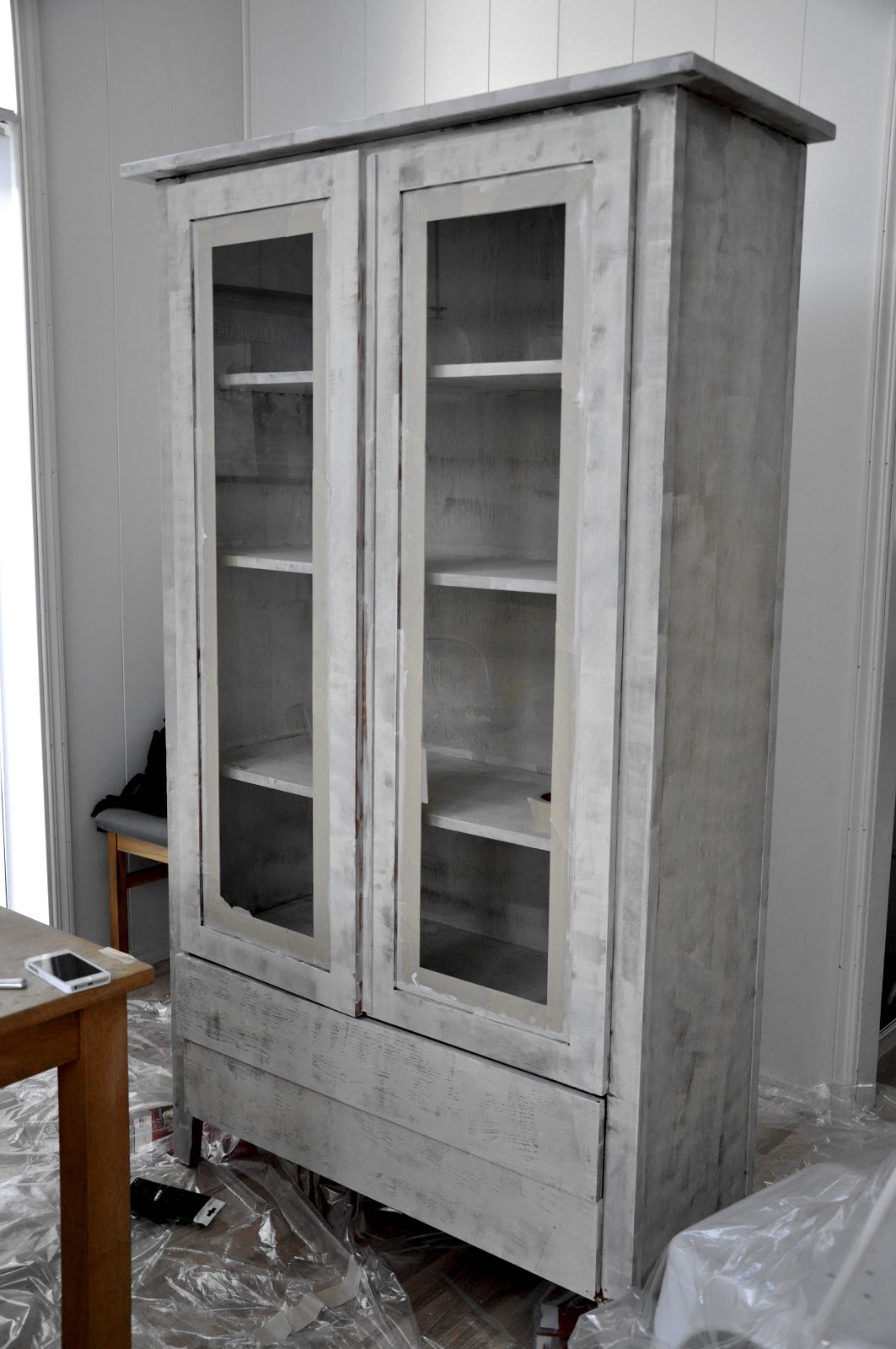 Male vitrineskap grått Materialvalg for baderomsmøbler