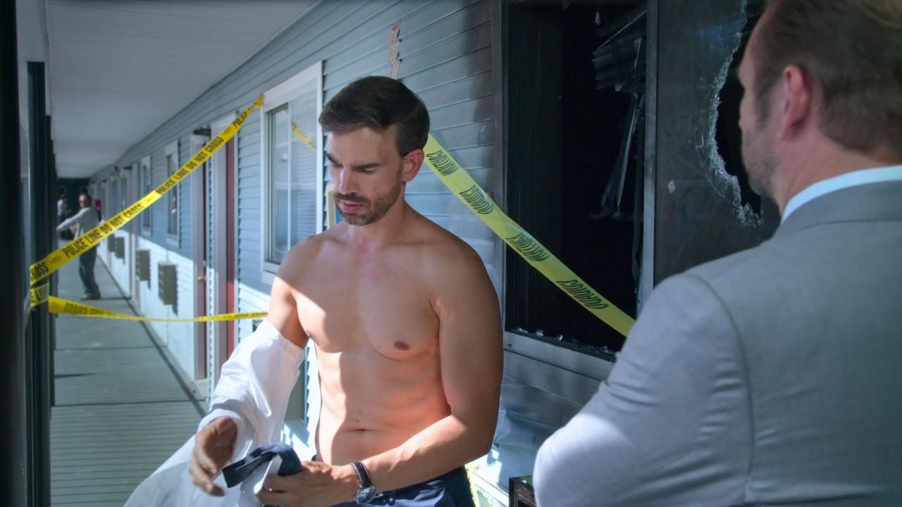 Christopher Gorham shirtless in Insatiable, Season 1, Ep 2.