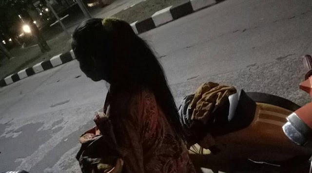 Wanita Ini Heran Banyak Pengendara Berhenti Saat Ban Motornya Bocor Malam Hari, Benar Saja...