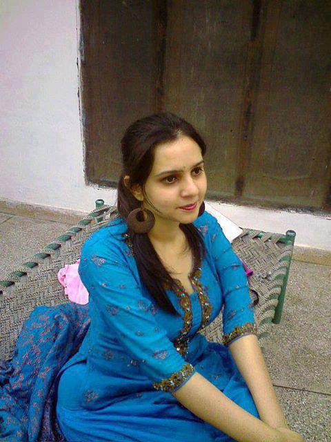 Mix Wallpaperz: Desi Girls Free Wallpapers