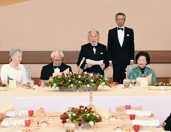 Emperor Akihito, Empress Michiko, Crown Prince Naruhiro, Crown Princess Masako, Prince Akishino, Princess Kiko, Princess Mako and Princess Kako