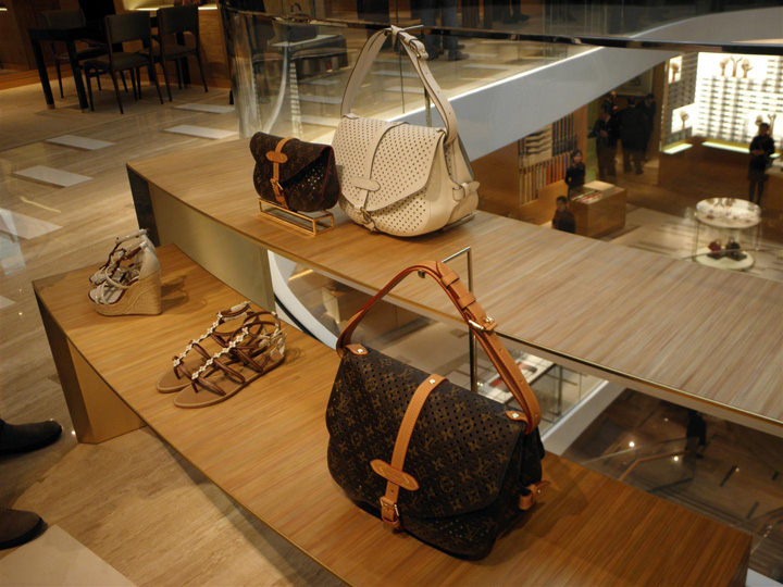 Passion For Luxury : Louis Vuitton Étoile Maison - Rome