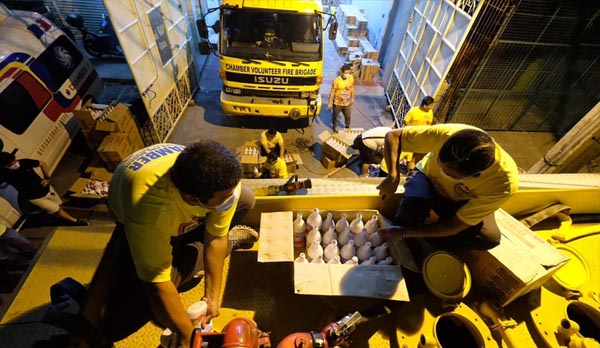 Chamber Volunteer Fire Brigade Disinfects Bacolod City Streets, Bacolod blogger, Bacolod City, volunteer firefighters, covid-19, firetruck, Bayanihan sa Bacolod, concerned citizens, Zonrox bleach, water, disinfecting Bacolod City