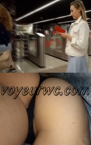 Upskirts 4034-4043 (Secretly taking an upskirt video of beautiful women on escalator)