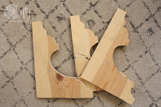 DIY vintage inspired corbel tutorial. DIY corbels. How to make a corbel. Jigsaw and scroll saw home decor projects. DIY home decor. DIY farmhouse decorating ideas.