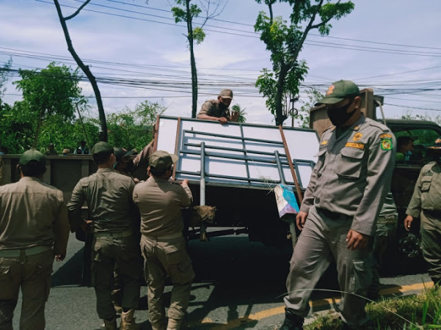 Kelurahan PB Selayang II Tertibkan PKL, Plank Merek,  Spanduk yang Menyalahi Aturan