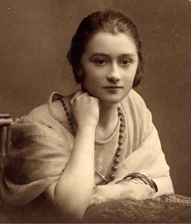 '20s Women Hairstyles: The Hairdos That Ladies Must Try Once At Least ~ Vintage Everyday