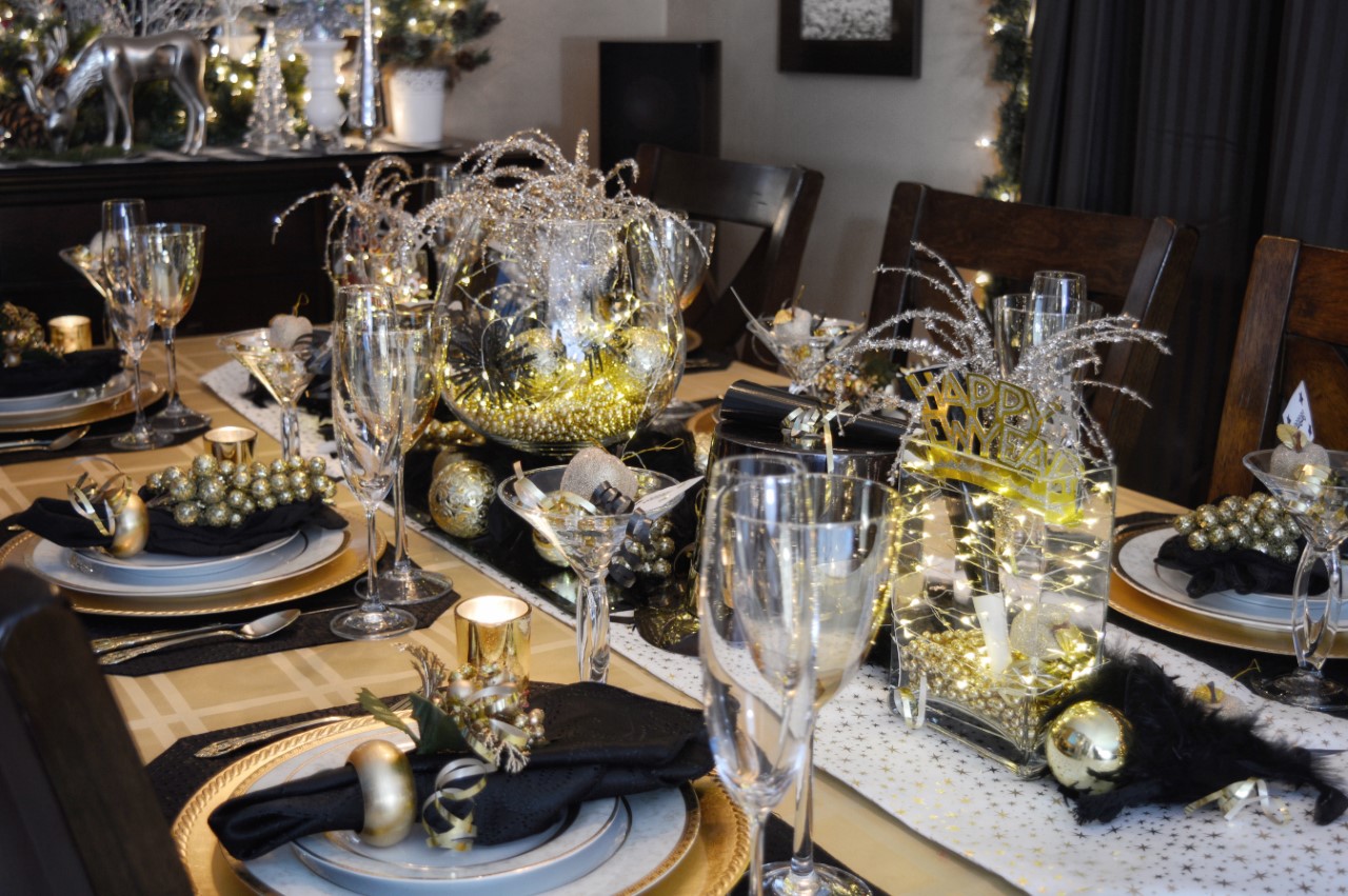 New Year's Eve Gold & Black Tablescape