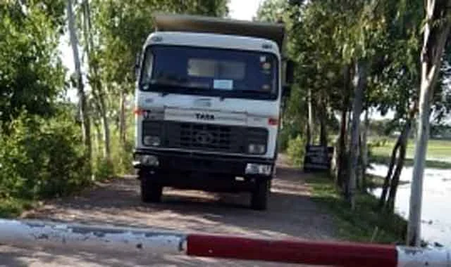 Three years later, Dhanua started importing stones at Kamalpur LC station