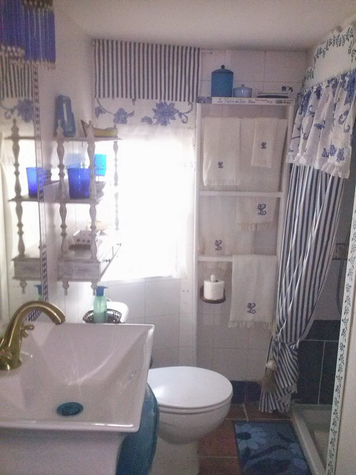 Deshaina.com: Precioso mueble tallado recuperado para el baño