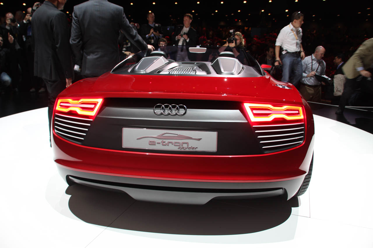 Etron. Audi e-tron Spyder Concept 2010. Audi етрон. Ауди q5 Этрон. Audi 4 g-Etron.