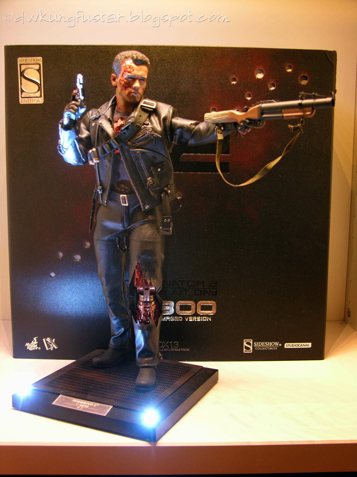 The Fire Rises as The Force Awakens: Hot Toys - DX13 - Battled Damaged T-800 Terminator